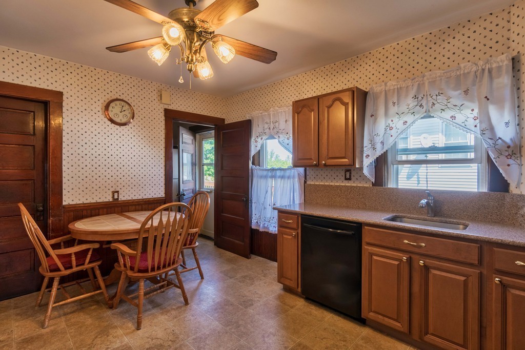 87 Wendell Street Winchester, MA 01890 - Photo 8 of 28