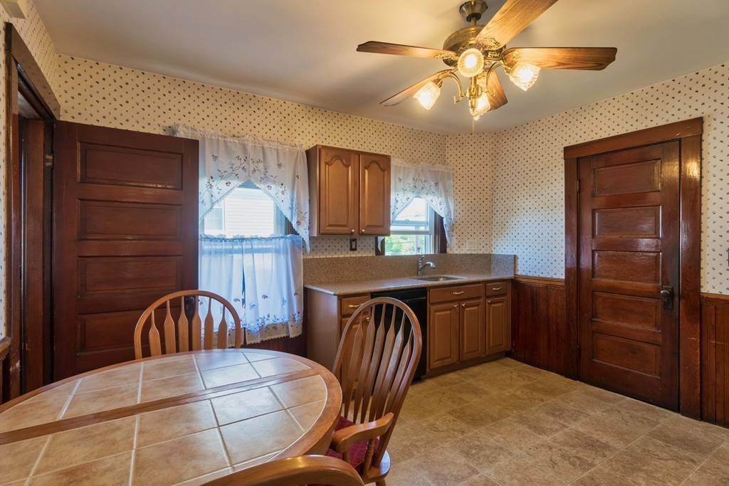 87 Wendell Street Winchester, MA 01890 - Photo 9 of 28