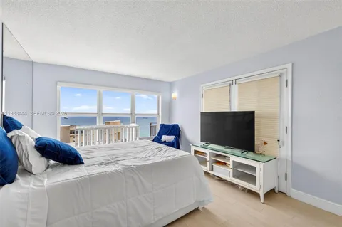 $3,950 | 3000 East Sunrise Boulevard, Unit PHB, Fort Lauderdale, FL 33304