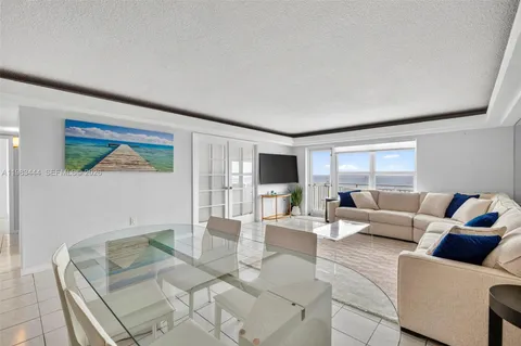 $3,950 | 3000 East Sunrise Boulevard, Unit PHB, Fort Lauderdale, FL 33304