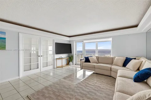 $3,950 | 3000 East Sunrise Boulevard, Unit PHB, Fort Lauderdale, FL 33304