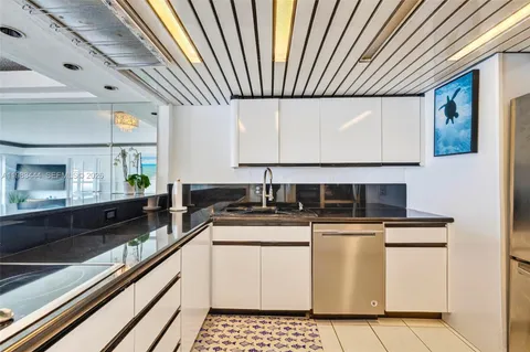 $3,950 | 3000 East Sunrise Boulevard, Unit PHB, Fort Lauderdale, FL 33304