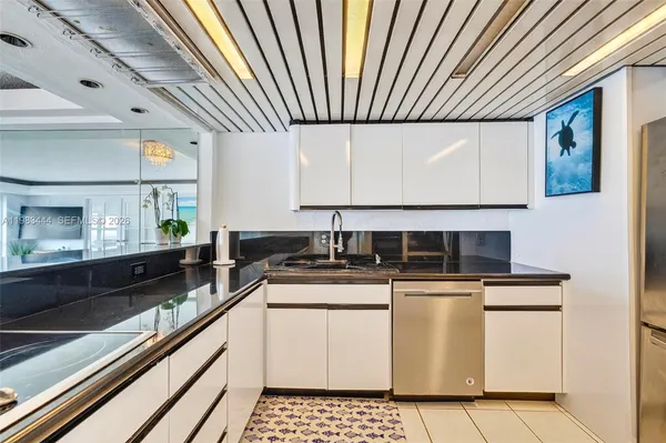 $3,650 | 3000 East Sunrise Boulevard, Unit PHB, Fort Lauderdale, FL 33304