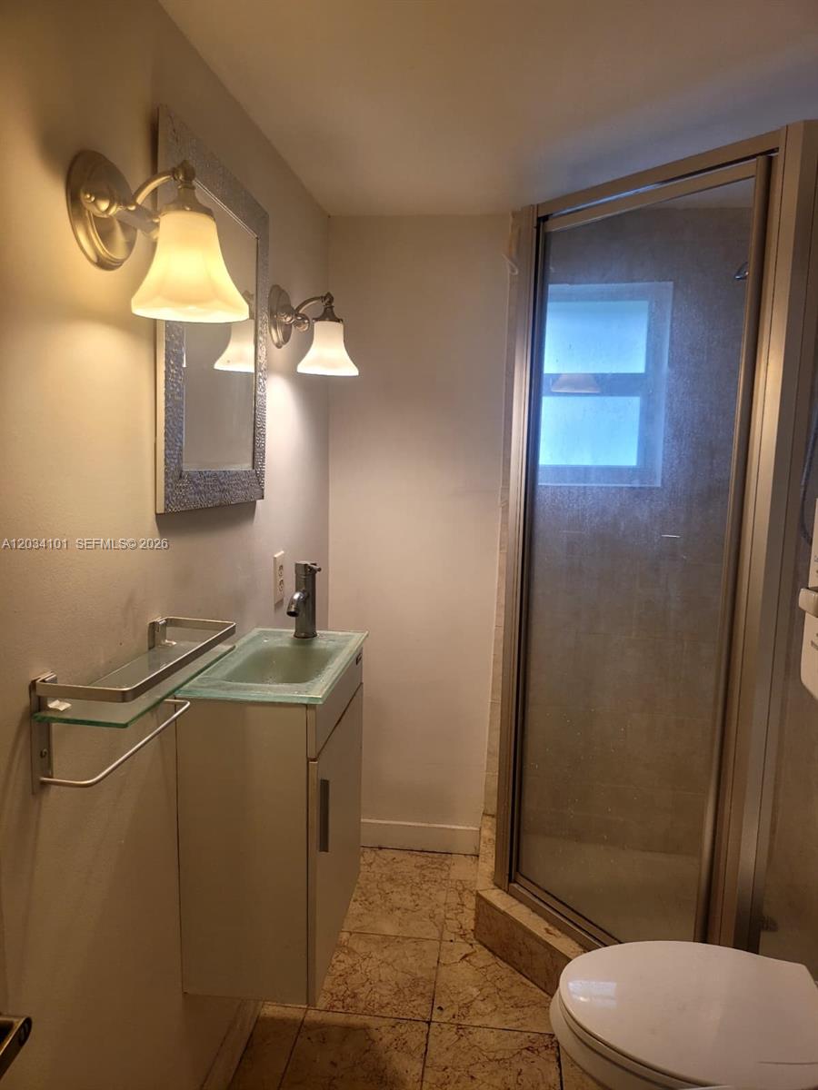 1231 Northwest 13th Street, Unit 464F Boca Raton, FL 33486 - Photo 15 of 21 2nd Bathroom