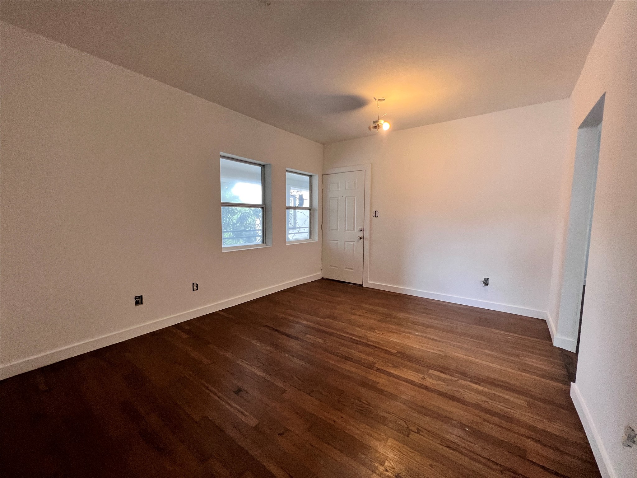 415 Fairview Street, Unit 8 Houston, TX 77006 - Photo 6 of 19 Alternate view of the living room looking towards the front door.