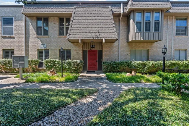 $200,000 | 4320 Bellaire Drive South, Unit 115W, Fort Worth, TX 76109