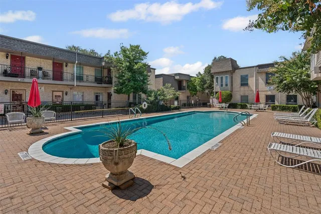 $200,000 | 4320 Bellaire Drive South, Unit 115W, Fort Worth, TX 76109