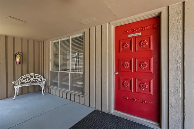 $200,000 | 4320 Bellaire Drive South, Unit 115W, Fort Worth, TX 76109