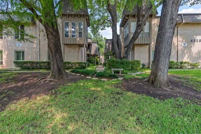 $200,000 | 4320 Bellaire Drive South, Unit 115W, Fort Worth, TX 76109