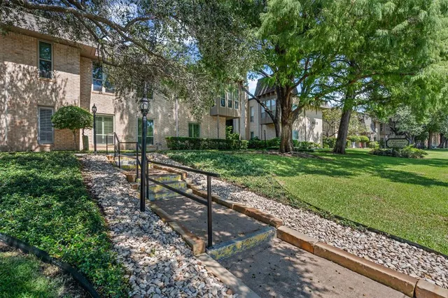 $200,000 | 4320 Bellaire Drive South, Unit 115W, Fort Worth, TX 76109