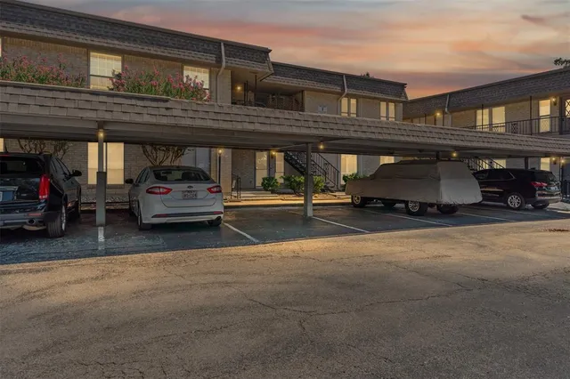 $200,000 | 4320 Bellaire Drive South, Unit 115W, Fort Worth, TX 76109