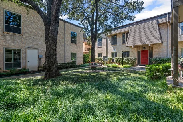 $200,000 | 4320 Bellaire Drive South, Unit 115W, Fort Worth, TX 76109