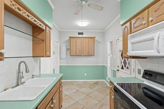 $200,000 | 4320 Bellaire Drive South, Unit 115W, Fort Worth, TX 76109