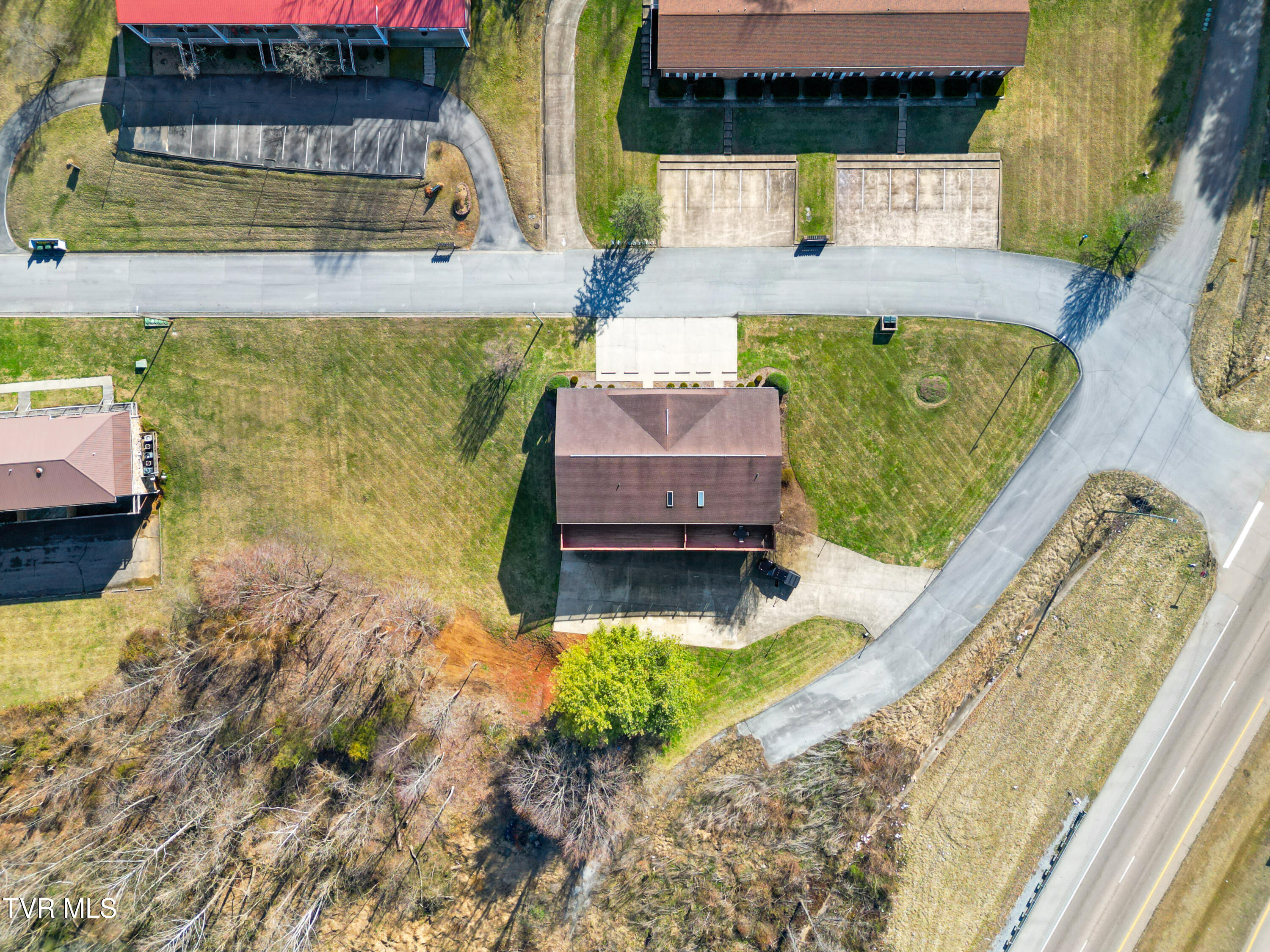 101 Crestview Drive Greeneville, TN 37745 - Photo 2 of 71 DJI_0108