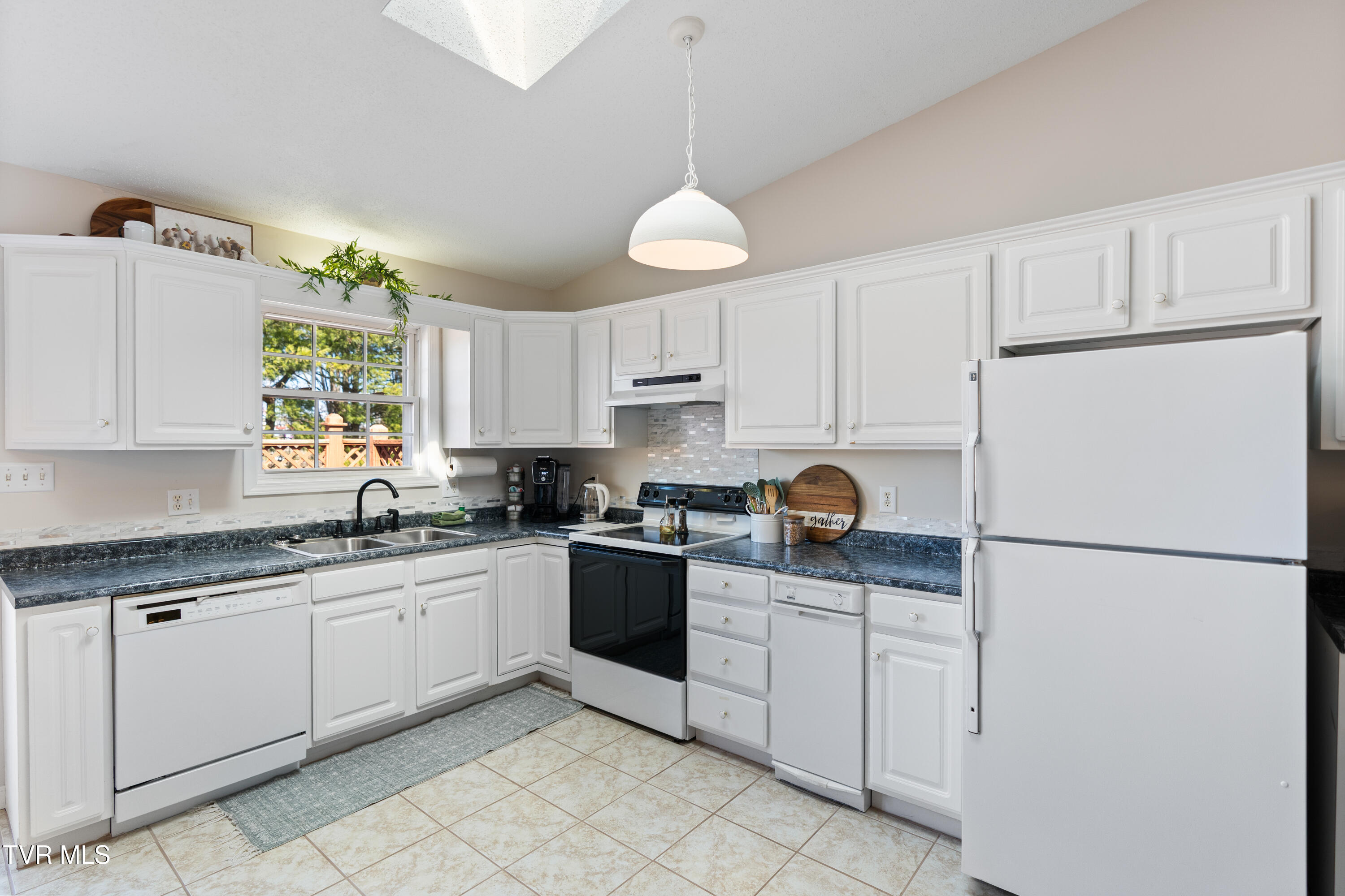 101 Crestview Drive Greeneville, TN 37745 - Photo 24 of 71 DSC08960