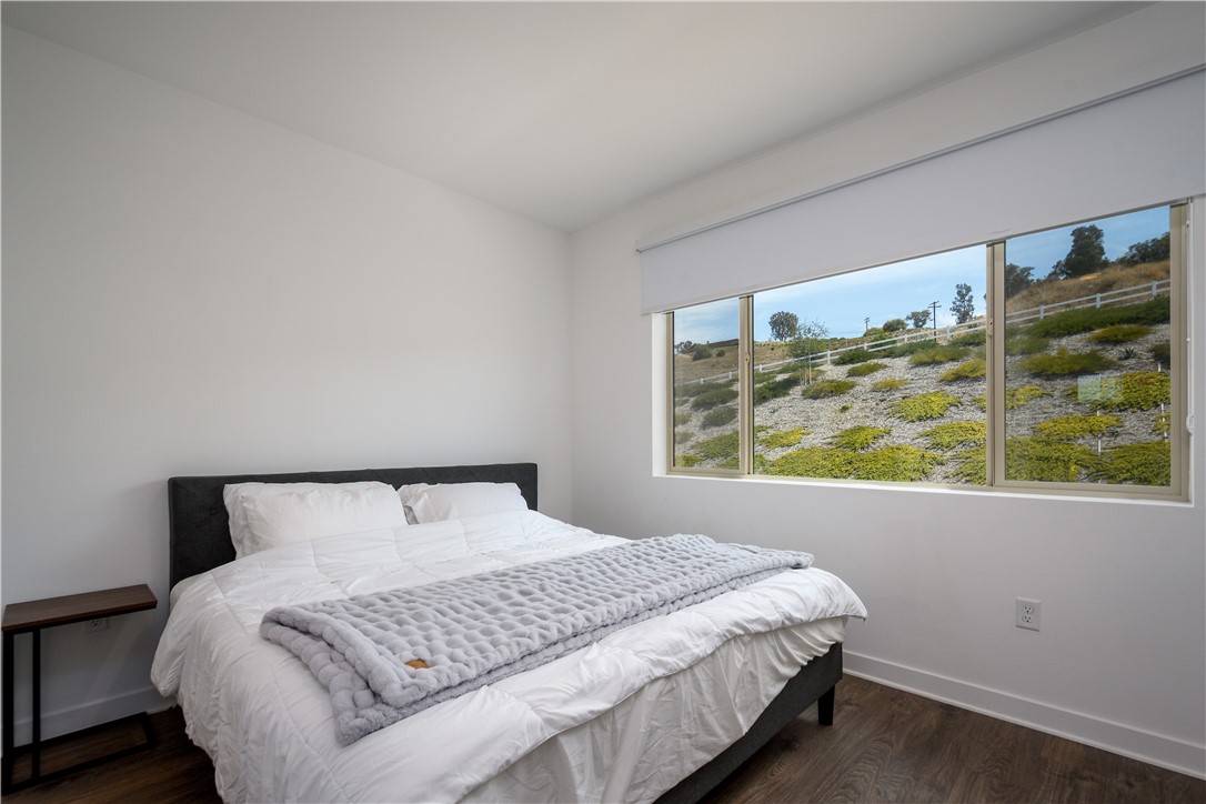 2821 Bridgetide Road Corona, CA 92883 - Photo 23 of 38 Guest bedroom
