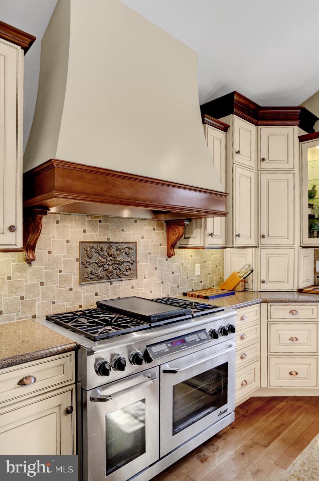 298 Heffner Road Wernersville, PA 19565 - Photo 17 of 58 Dacor Commercial Grade 6 Burner Stove Double Ovens