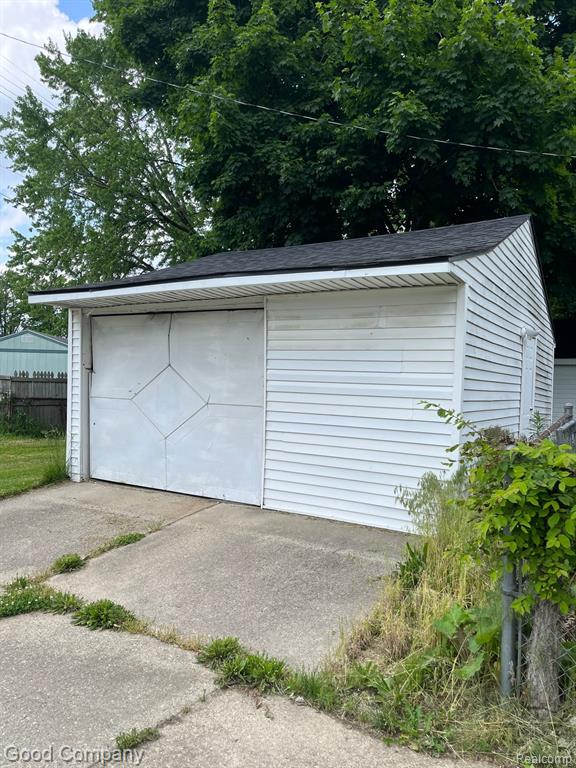 19701 Kelly Road Harper Woods, MI 48225 - Photo 24 of 24