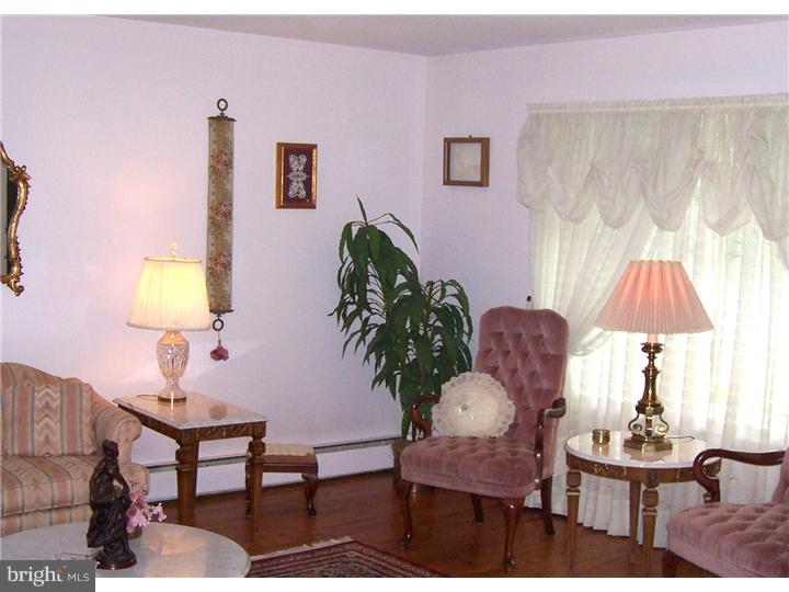 47 Bright Road Hatboro, PA 19040 - Photo 3 of 21 Living Room
