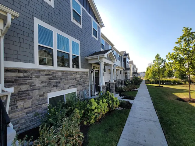 $399,900 | 1071 Moraine Drive, South Elgin, IL 60177