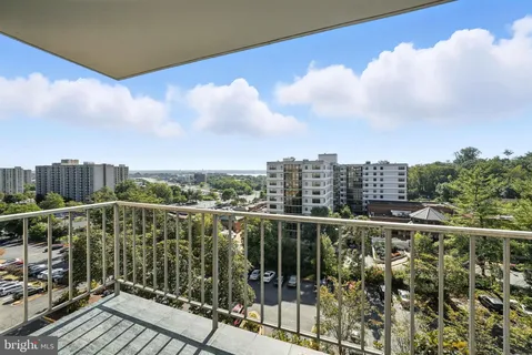 $299,999 | 2059 Huntington Avenue, Unit 907, Alexandria, VA 22303