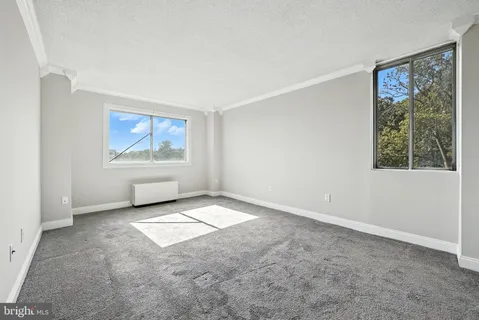 $299,999 | 2059 Huntington Avenue, Unit 907, Alexandria, VA 22303