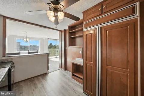 $299,999 | 2059 Huntington Avenue, Unit 907, Alexandria, VA 22303