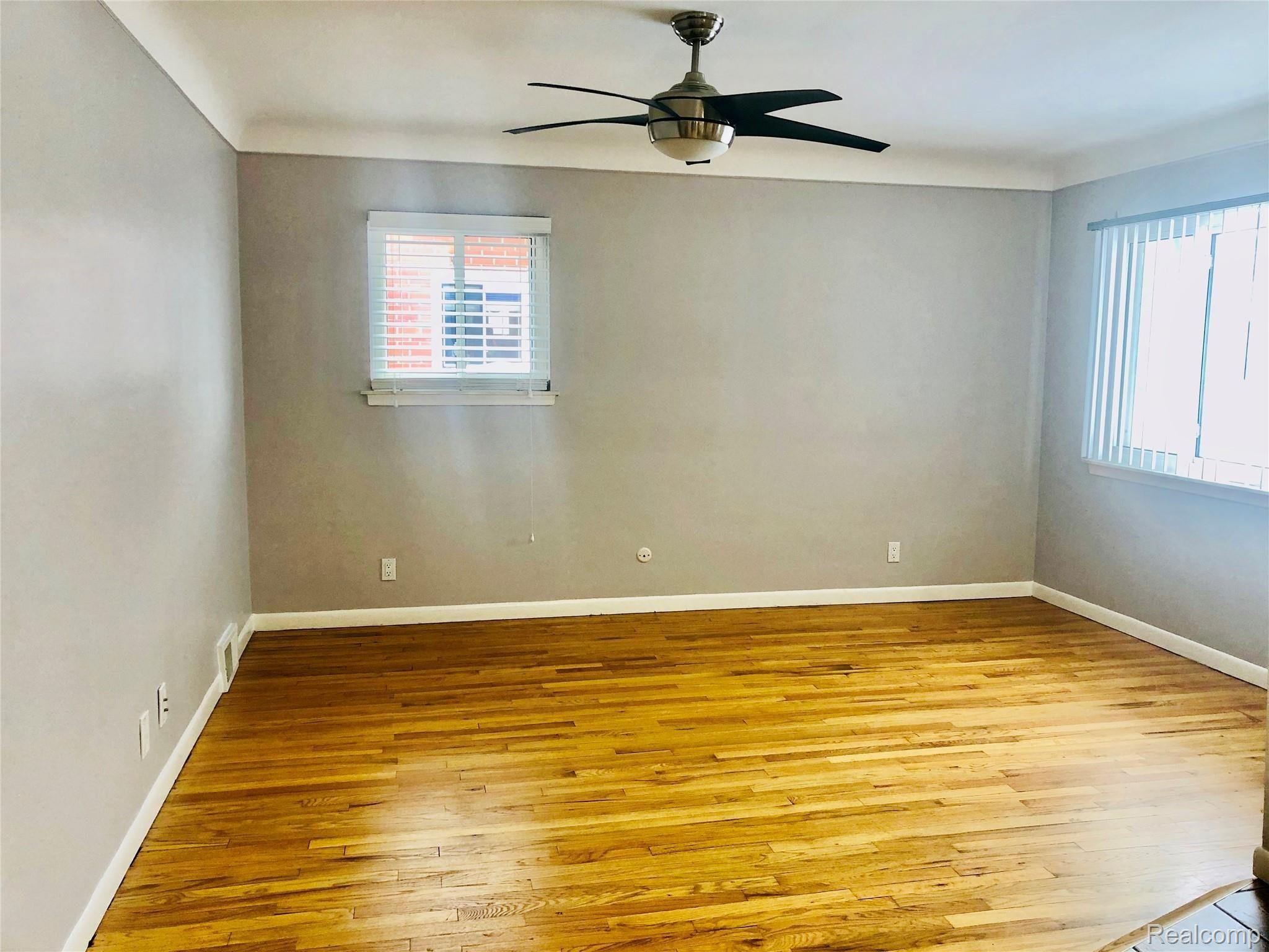 14860 Stephens Road Eastpointe, MI 48021 - Photo 5 of 25 fullsizeoutput_7a.jpeg