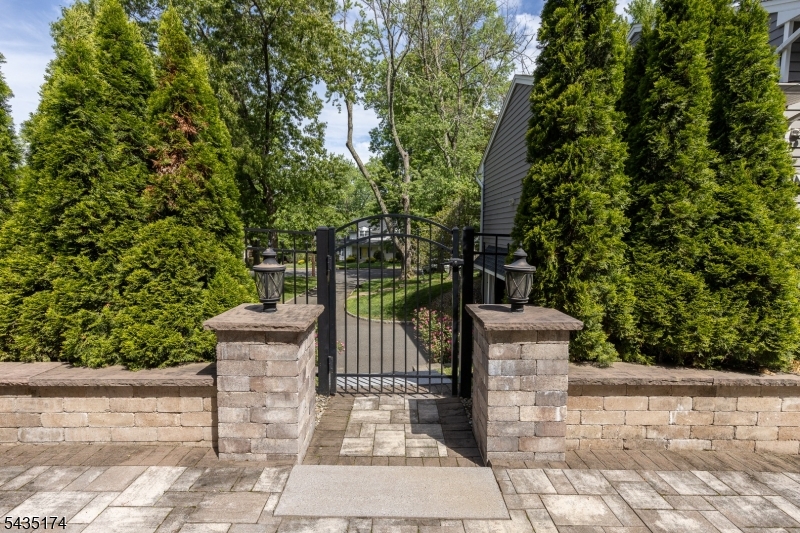 27 Burlington Road Berkeley Heights, NJ 07974 - Photo 17 of 35