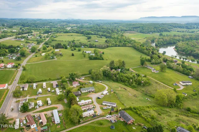 $389,500 | 110 Ferry Road, Unit 3, Surgoinsville, TN 37873