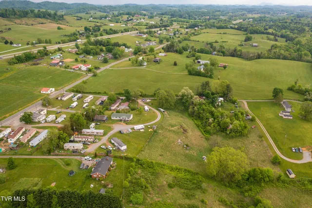 $389,500 | 110 Ferry Road, Unit 3, Surgoinsville, TN 37873