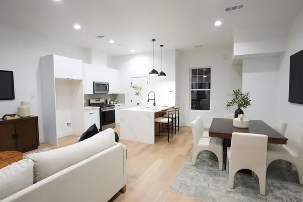 $2,677 | 629 North Tyler Street, Unit 102, Dallas, TX 75208