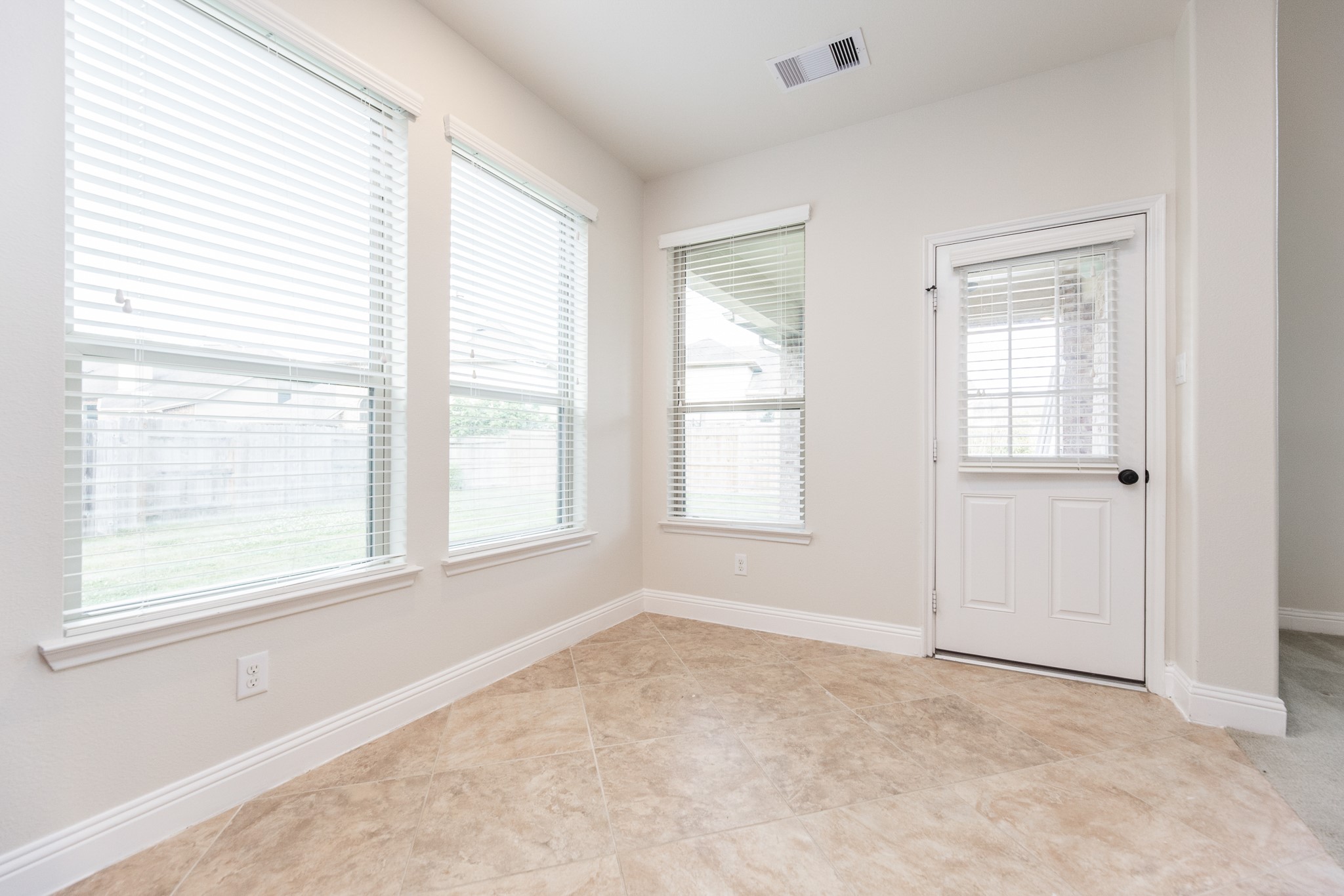 4715 Coldstream Court Sugar Land, TX 77479 - Photo 24 of 50 Breakfast Area
