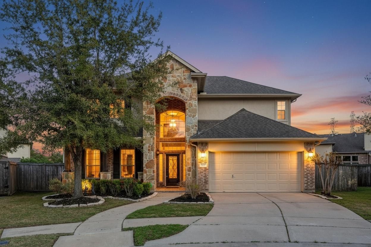 4715 Coldstream Court Sugar Land, TX 77479 - Photo 3 of 50 This meticulously maintained home features 4 bedrooms and 3.5 baths.