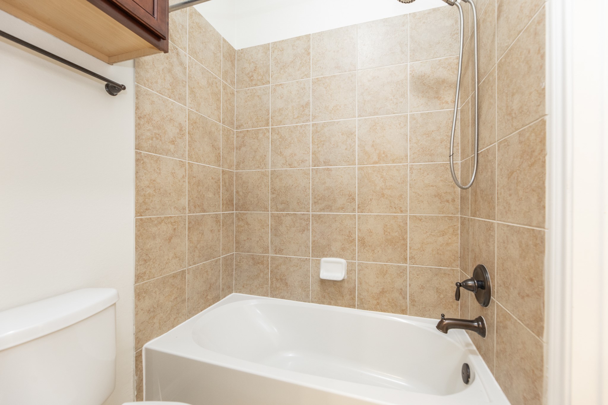 4715 Coldstream Court Sugar Land, TX 77479 - Photo 46 of 50 Third (Jack & Jill) Bathroom