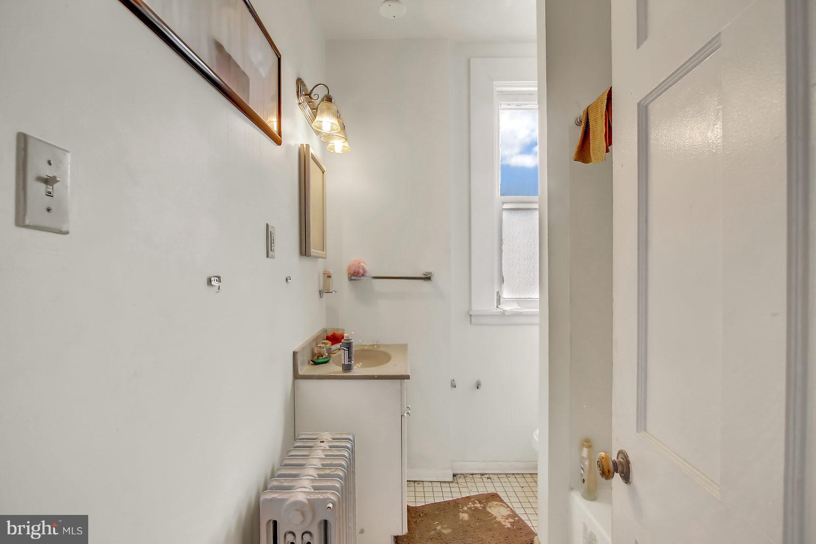 5416 Belair Road Baltimore, MD 21206 - Photo 11 of 15 Bath