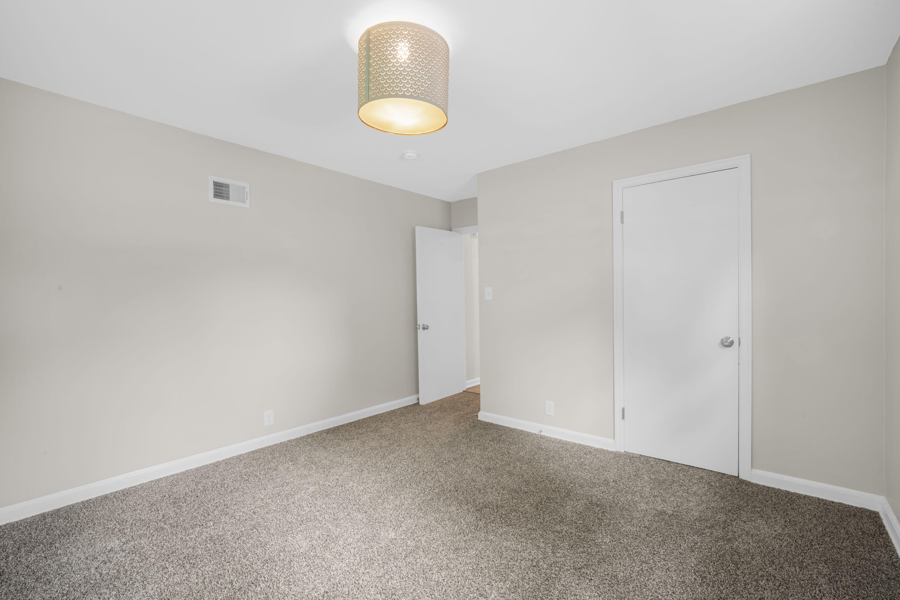 1260 South Edwards Street Brookfield, WI 53005 - Photo 11 of 26 12_imgDSC09097