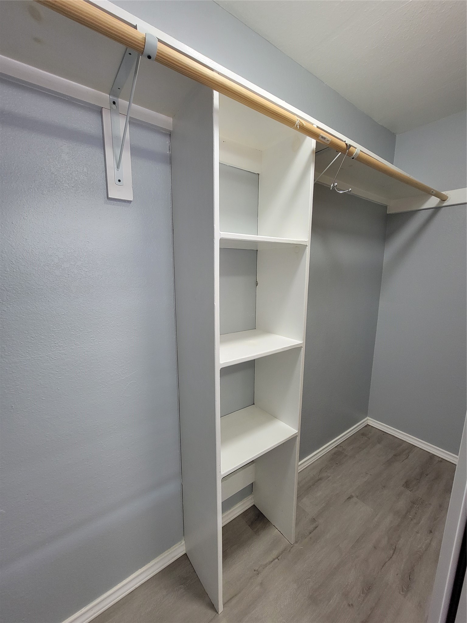 14245 East Ravine Willis, TX 77318 - Photo 10 of 23 Primary closet