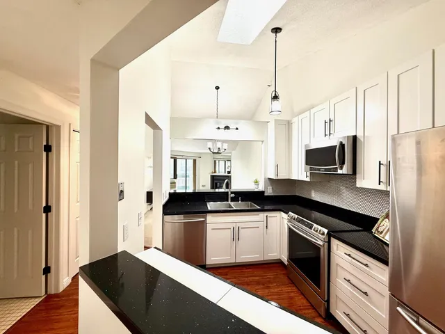 $199,900 | 7605 Edinborough Way, Unit 6314, Edina, MN 55435