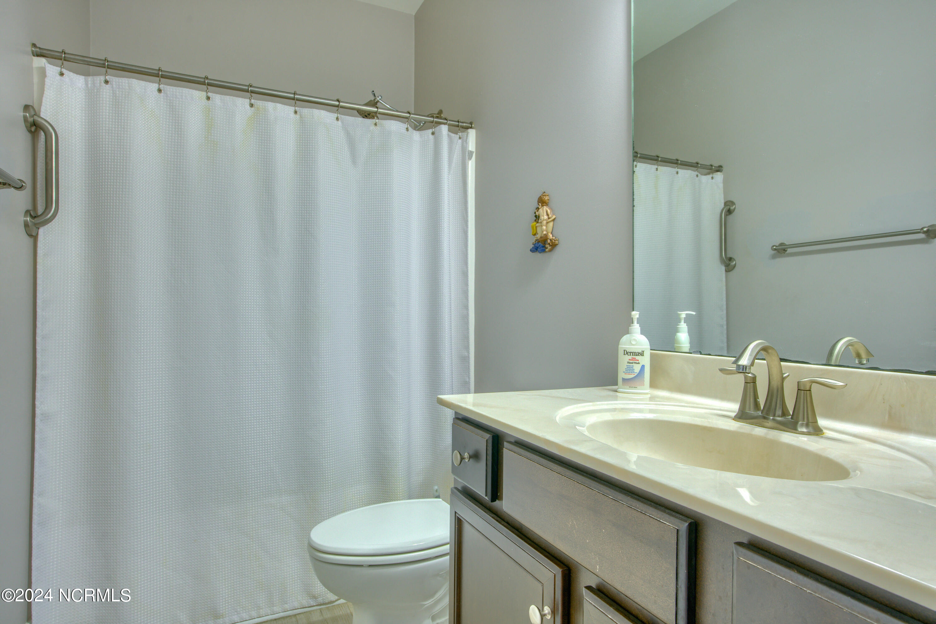 303 Hardison Road Holly Ridge, NC 28445 - Photo 18 of 25 303 Hardison - Interiors_9
