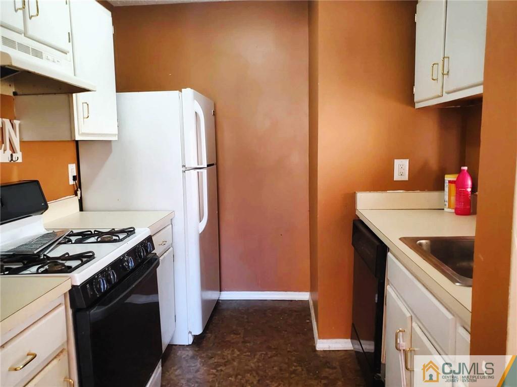 242 Azalea Circle Jackson, NJ 08527 - Photo 6 of 8 a kitchen with a sink a stove and a refrigerator