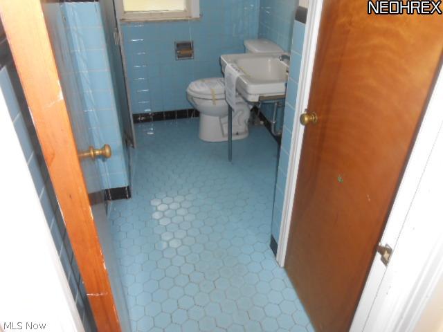 4018 Okalona Road Cleveland, OH 44118 - Photo 7 of 13