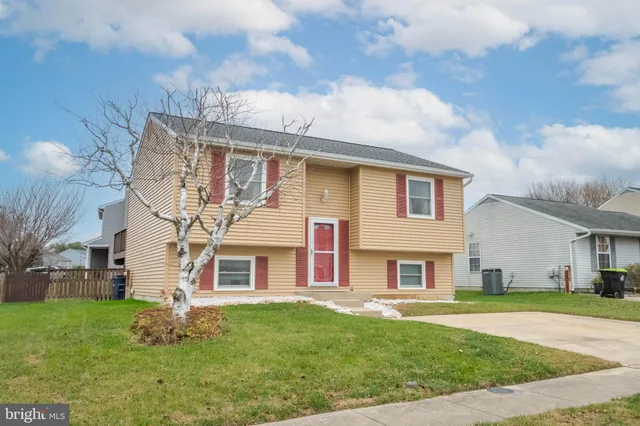 a view of a yard in front of a house