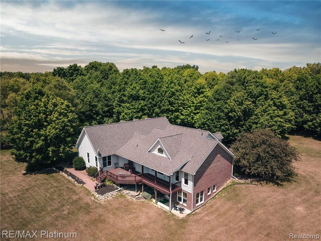 125 Keddle Road Howell, MI 48843 - Photo 4 of 35 Big Home With Back Deck View
