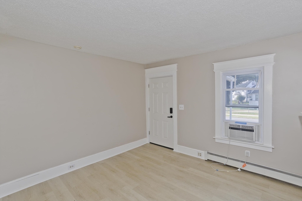 121 Dorset Street Springfield, MA 01108 - Photo 28 of 40