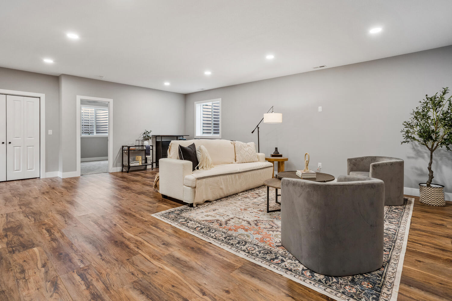 5016 Trey Boulevard Champaign, IL 61822 - Photo 30 of 38 a living room with furniture and a table