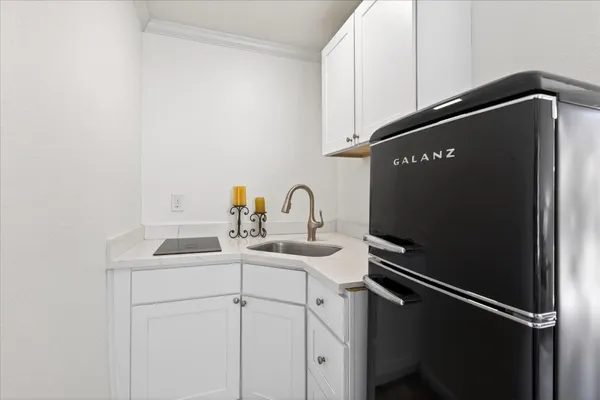 a close view of sink and tap