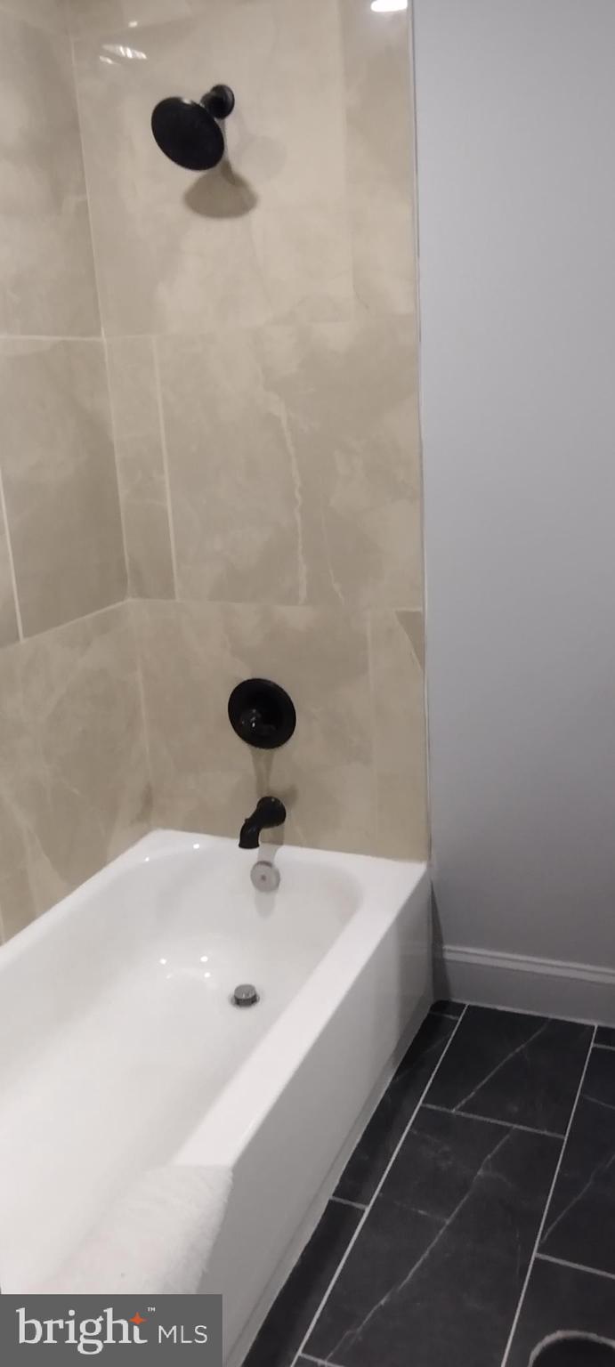 2126 Presbury Street Baltimore, MD 21217 - Photo 23 of 29 1st Level Shower