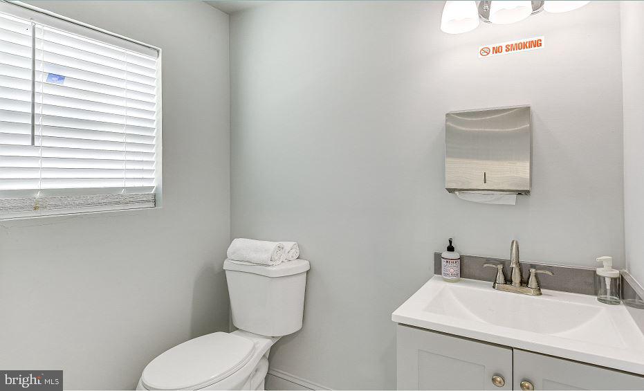 2126 Presbury Street Baltimore, MD 21217 - Photo 29 of 29 Bath 2