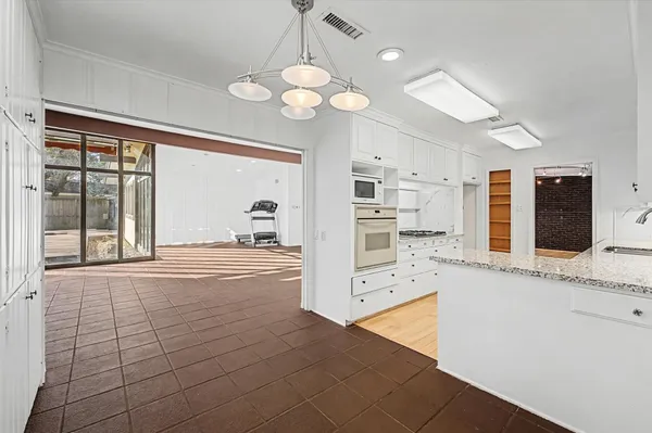 $2,900 | 9107 Timberside Drive, Houston, TX 77025